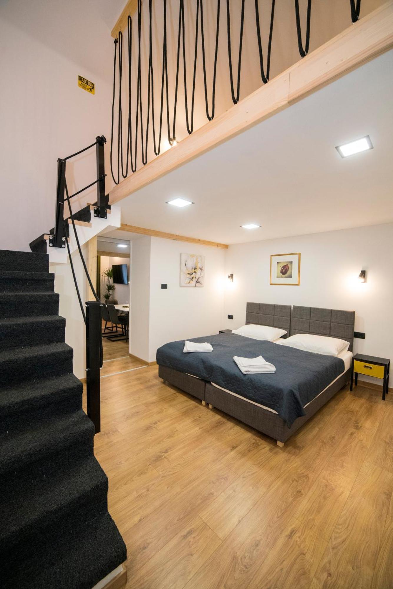 Center F6 Apartment