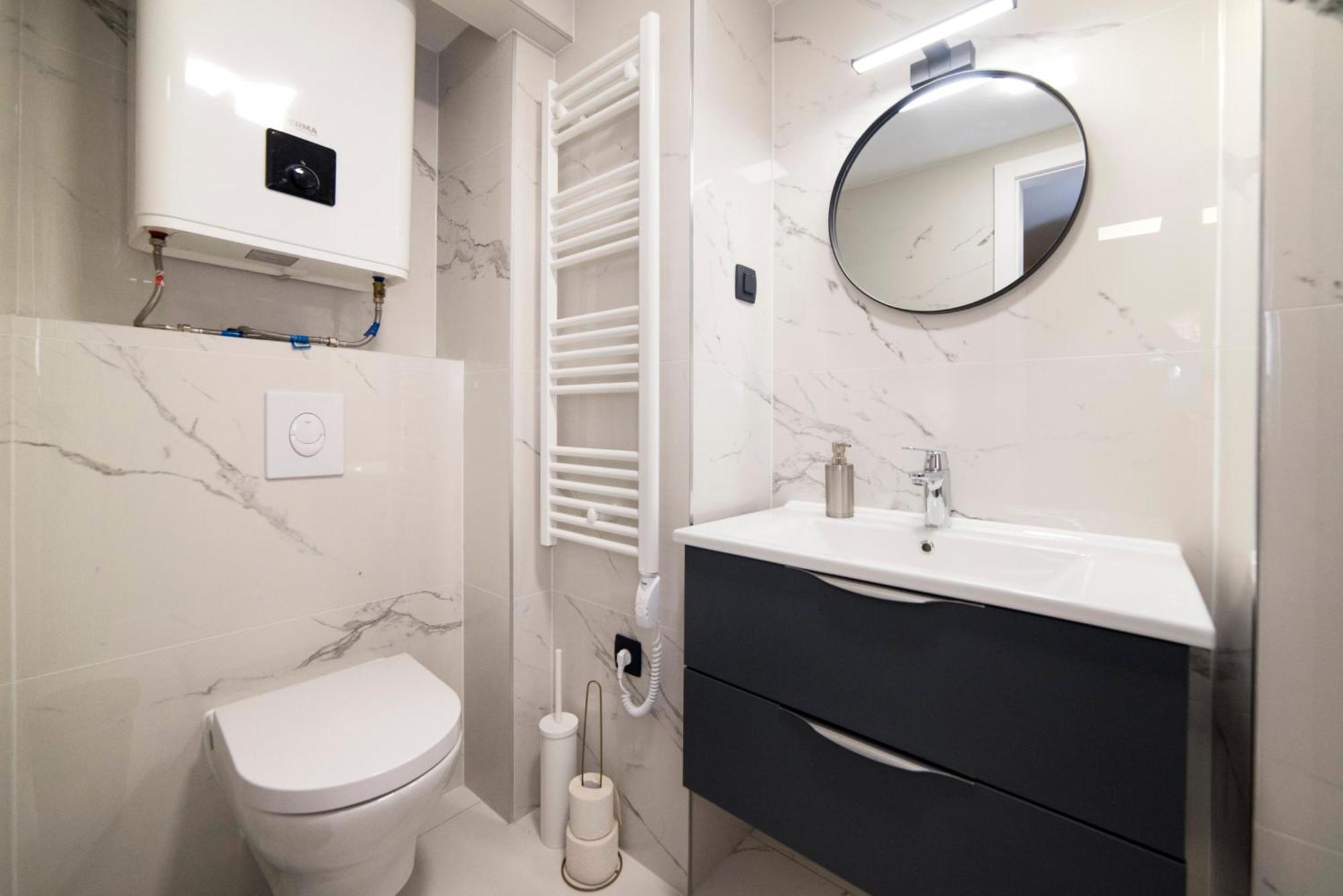 Center F6 Apartment