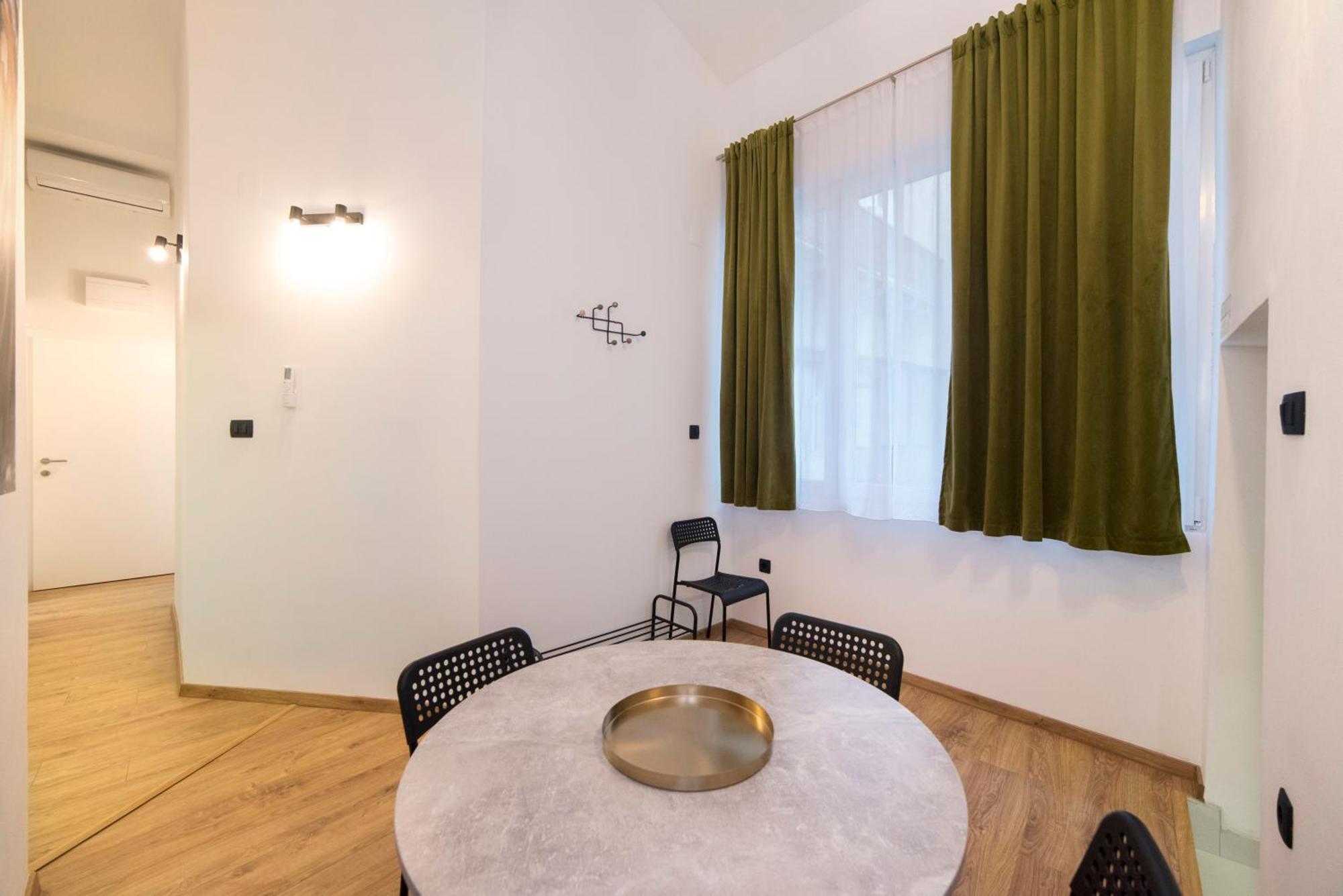 Center F6 Apartment